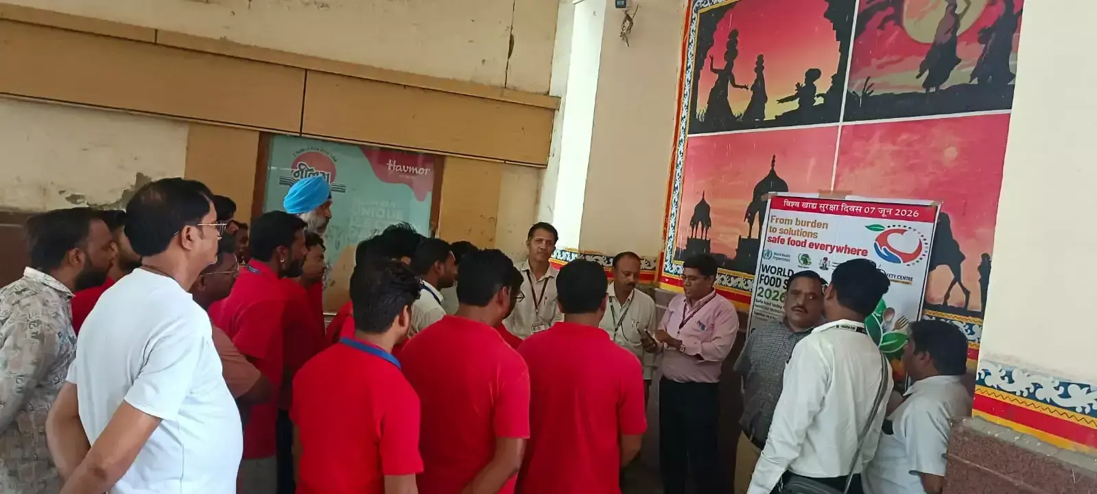 Kota: खाद्य सुरक्षा दिवस पर कोटा स्टेशन के स्टॉल संचालकों को किया गया जागरूक Kota: खाद्य सुरक्षा दिवस पर कोटा स्टेशन के स्टॉल संचालकों को किया गया जागरूक