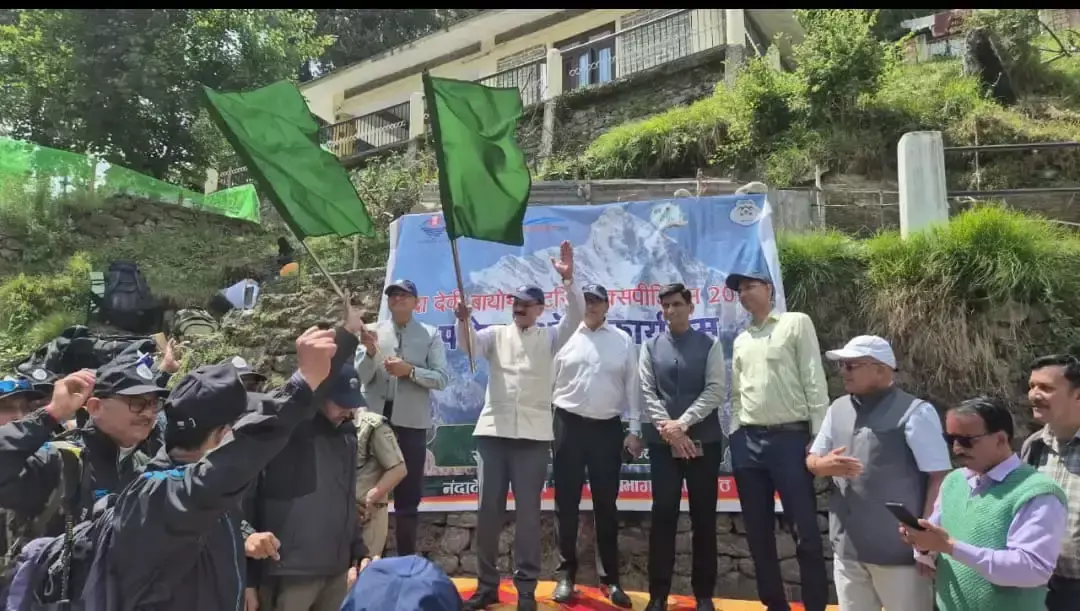Jyotirmath: साहसिक अभियान की शुरुआत, नंदा देवी एक्सपिडिशन टीम को मिली हरी झंडी Jyotirmath: साहसिक अभियान की शुरुआत, नंदा देवी एक्सपिडिशन टीम को मिली हरी झंडी