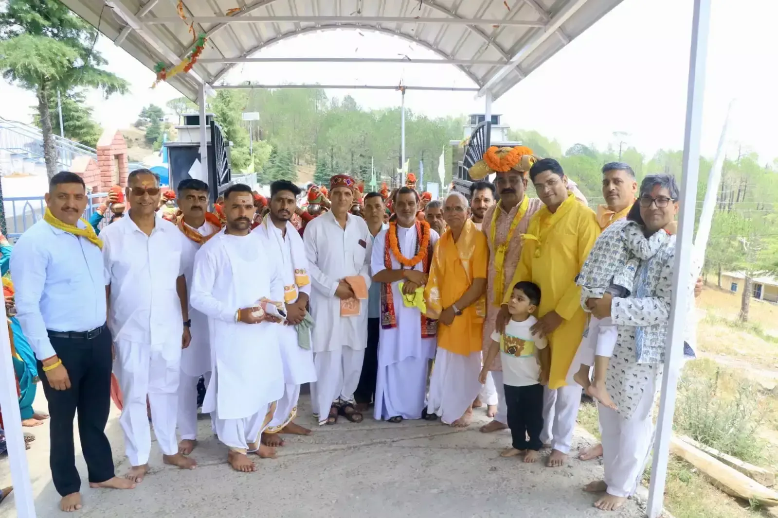 Sirmaur: धार्मिक माहौल में शुरू हुआ श्रीमद्भागवत महापुराण ज्ञानयज्ञ