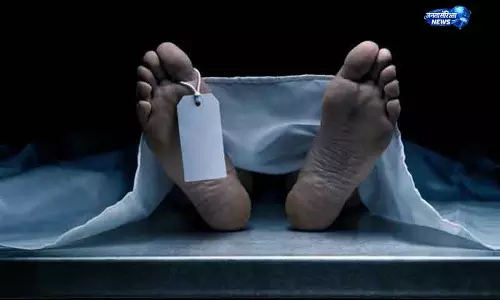 Hisar में महिला का शव चूहों द्वारा कुतरने के बाद परिवार ने विरोध प्रदर्शन किया Hisar में महिला का शव चूहों द्वारा कुतरने के बाद परिवार ने विरोध प्रदर्शन किया