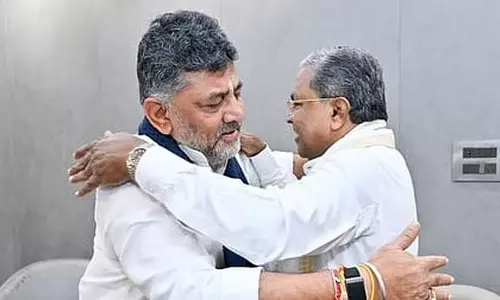 कर्नाटक में सत्ता का बड़ा बदलाव: Siddaramaiah से डीके शिवकुमार तक आसान पावर ट्रांसफर कर्नाटक में सत्ता का बड़ा बदलाव: Siddaramaiah से डीके शिवकुमार तक आसान पावर ट्रांसफर