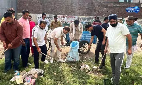 Yamunanagar MC चीफ ने जागरूकता बढ़ाने के लिए कचरा साफ किया