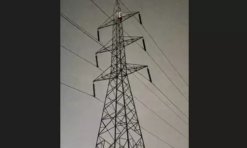 Sundargarh ; हाई-वोल्टेज ड्रामा, गर्लफ्रेंड से झगड़े के बाद बिजली के खंभे पर चढ़ा युवक Sundargarh ; हाई-वोल्टेज ड्रामा, गर्लफ्रेंड से झगड़े के बाद बिजली के खंभे पर चढ़ा युवक