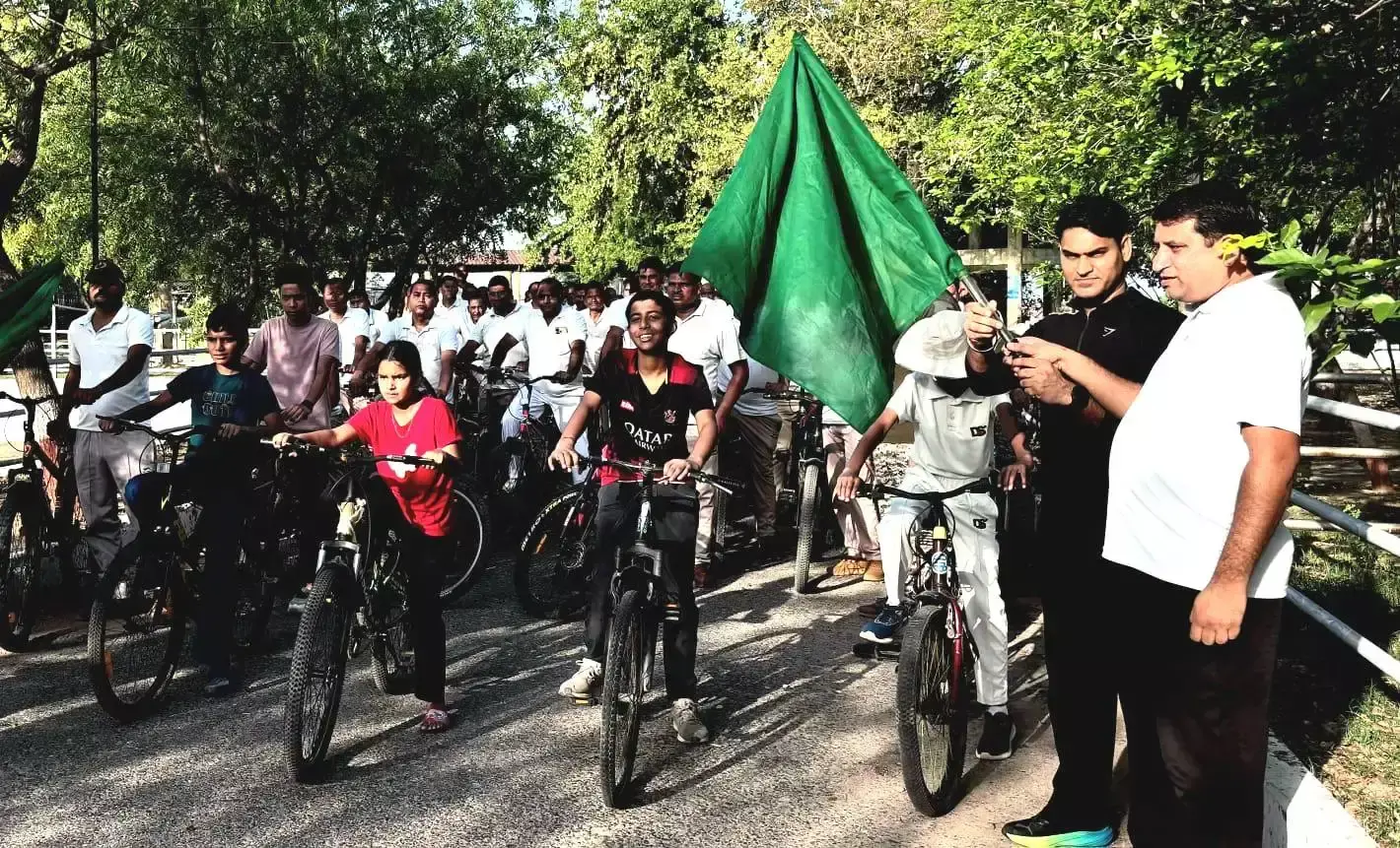 Dholpur: संडे ऑन साइकिल अभियान में युवाओं ने बढ़-चढ़कर लिया हिस्सा Dholpur: संडे ऑन साइकिल अभियान में युवाओं ने बढ़-चढ़कर लिया हिस्सा