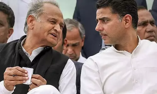 Gehlot का बड़ा दावा: 2022 का राजनीतिक संकट उन्हें कांग्रेस अध्यक्ष पद से रोकने की साजिश थी Gehlot का बड़ा दावा: 2022 का राजनीतिक संकट उन्हें कांग्रेस अध्यक्ष पद से रोकने की साजिश थी