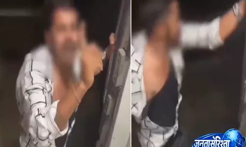 महामना एक्सप्रेस में हड़कंप: वायरल वीडियो में शख्स ट्रेन से लटका दिखा महामना एक्सप्रेस में हड़कंप: वायरल वीडियो में शख्स ट्रेन से लटका दिखा