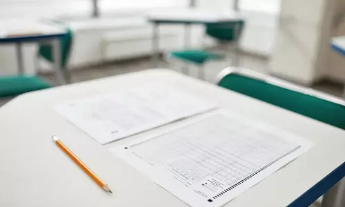 OCS परीक्षा में नकल का बड़ा मामला, मोबाइल और ईयरफोन के साथ पकड़ा गया कैंडिडेट, 3 गिरफ्तार OCS परीक्षा में नकल का बड़ा मामला, मोबाइल और ईयरफोन के साथ पकड़ा गया कैंडिडेट, 3 गिरफ्तार
