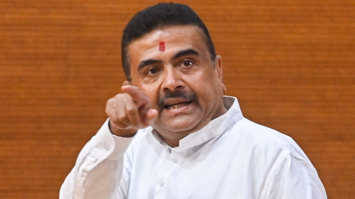 Kolkata: ब्रिगेड परेड मैदान में जेल बनाने की बात, शुभेंदु अधिकारी ने साधा निशाना Kolkata: ब्रिगेड परेड मैदान में जेल बनाने की बात, शुभेंदु अधिकारी ने साधा निशाना