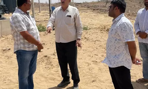 Jaisalmer: जोधपुर डिस्कॉम एमडी ने जैसलमेर पहुंचकर विद्युत व्यवस्था का लिया जायजा Jaisalmer: जोधपुर डिस्कॉम एमडी ने जैसलमेर पहुंचकर विद्युत व्यवस्था का लिया जायजा