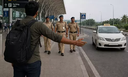 Kerala : करिपुर एयरपोर्ट के पास अपहरण और लूट की कोशिश नाकाम Kerala : करिपुर एयरपोर्ट के पास अपहरण और लूट की कोशिश नाकाम