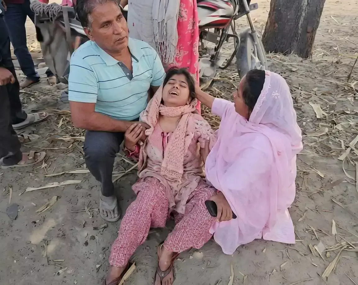 Yamunanagar: स्विमिंग पूल जाते समय छात्र नहर में गिरा, खोजबीन जारी Yamunanagar: स्विमिंग पूल जाते समय छात्र नहर में गिरा, खोजबीन जारी