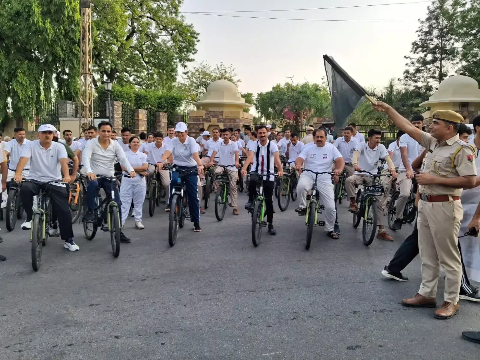 Jaipur: साइकिल रैली में उमड़ा जनसैलाब, 20 हजार से अधिक प्रतिभागी शामिल Jaipur: साइकिल रैली में उमड़ा जनसैलाब, 20 हजार से अधिक प्रतिभागी शामिल