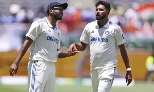सिराज ने भारत को दिलाई पहली सफलता, मलिक आउट; सेदिकुल्लाह के साथ साझेदारी टूटी सिराज ने भारत को दिलाई पहली सफलता, मलिक आउट; सेदिकुल्लाह के साथ साझेदारी टूटी