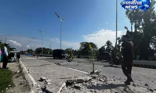 Philippines में 7.8 तीव्रता का भूकंप, सुनामी की चेतावनी जारी Philippines में 7.8 तीव्रता का भूकंप, सुनामी की चेतावनी जारी