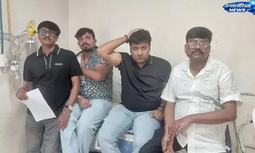 Himachal ; कुफरी में पर्यटकों और स्थानीय लोगों के बीच झड़प, चार पर्यटक घायल Himachal ; कुफरी में पर्यटकों और स्थानीय लोगों के बीच झड़प, चार पर्यटक घायल