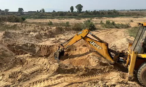 बलरामपुर में अवैध खनन पर प्रशासन की बड़ी कार्रवाई, दो वाहन जब्त बलरामपुर में अवैध खनन पर प्रशासन की बड़ी कार्रवाई, दो वाहन जब्त