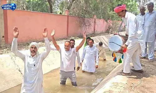 Fazilka के किसानों ने नहर के पानी की कमी का विरोध किया Fazilka के किसानों ने नहर के पानी की कमी का विरोध किया