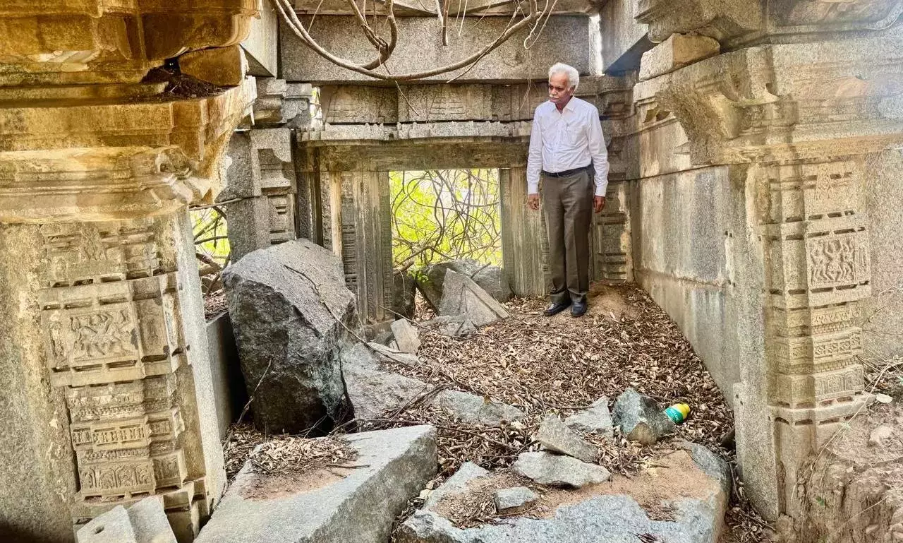 Telangana: 700 साल पुराना उपेक्षित काकतीय मंदिर ढहने के करीब Telangana: 700 साल पुराना उपेक्षित काकतीय मंदिर ढहने के करीब