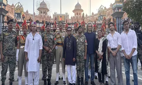 इम्तियाज अली और ए.आर. रहमान ने अटारी बॉर्डर पर दी म्यूजिकल श्रद्धांजलि इम्तियाज अली और ए.आर. रहमान ने अटारी बॉर्डर पर दी म्यूजिकल श्रद्धांजलि