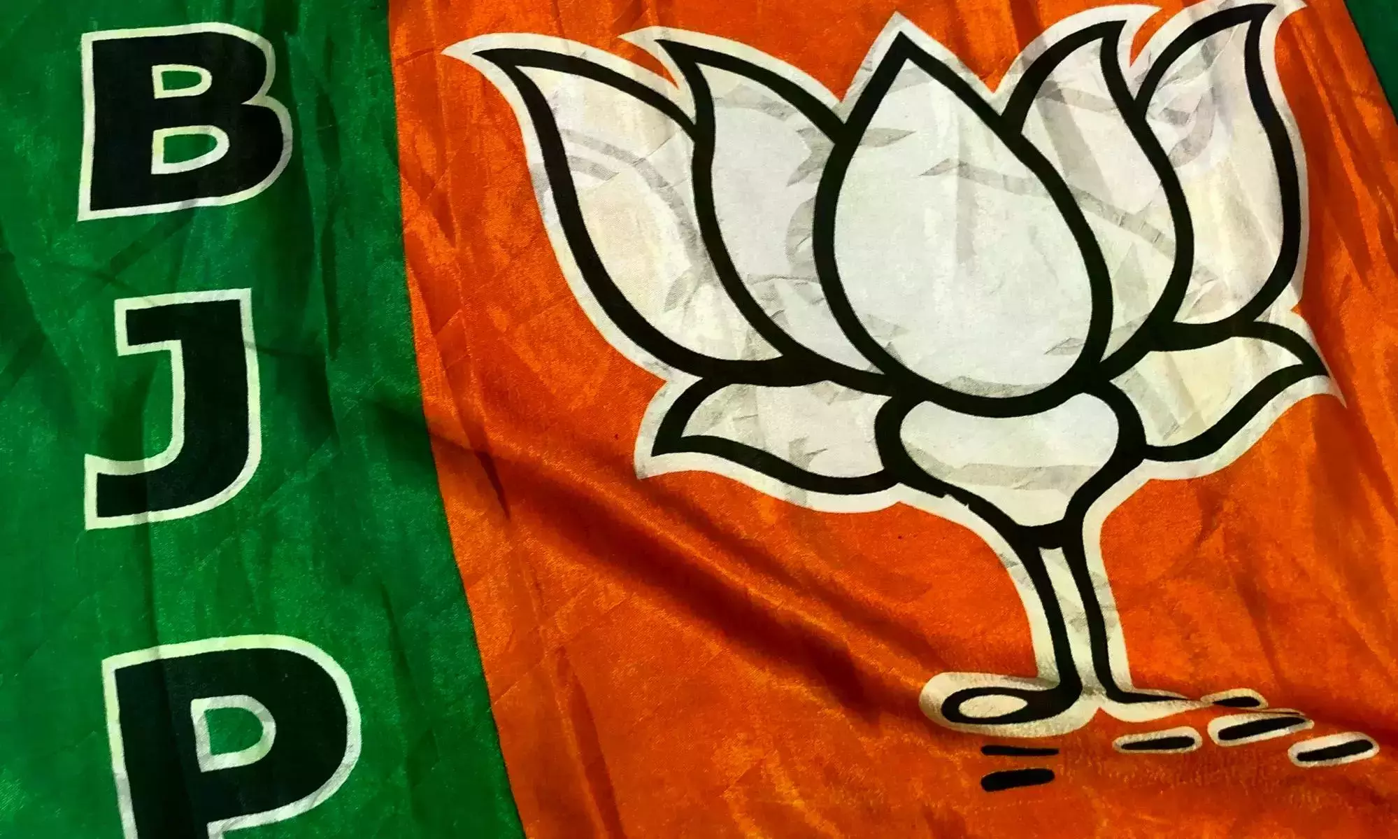 Telangana: बैनर विवाद को लेकर भाजपा ने पूर्व एससीबी उपाध्यक्ष रामकृष्ण को निलंबित किया Telangana: बैनर विवाद को लेकर भाजपा ने पूर्व एससीबी उपाध्यक्ष रामकृष्ण को निलंबित किया