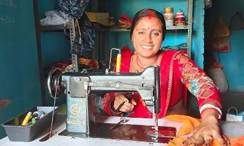 सुई-धागे से बदली तकदीर, विशाखा मंडल बनीं आत्मनिर्भरता की मिसाल सुई-धागे से बदली तकदीर, विशाखा मंडल बनीं आत्मनिर्भरता की मिसाल