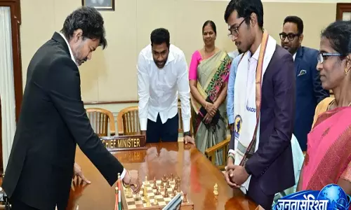 CM स्टालिन ने किया सम्मान: प्रग्गनानंद को मिला ₹50 लाख का इनाम CM स्टालिन ने किया सम्मान: प्रग्गनानंद को मिला ₹50 लाख का इनाम