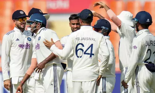 अफगानिस्तान की पारी लड़खड़ाई, तीन विकेट गिरे; रहमत शाह आउट अफगानिस्तान की पारी लड़खड़ाई, तीन विकेट गिरे; रहमत शाह आउट