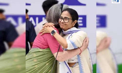 TMC के कई सांसद BJP नेता से मिलने पहुंचे