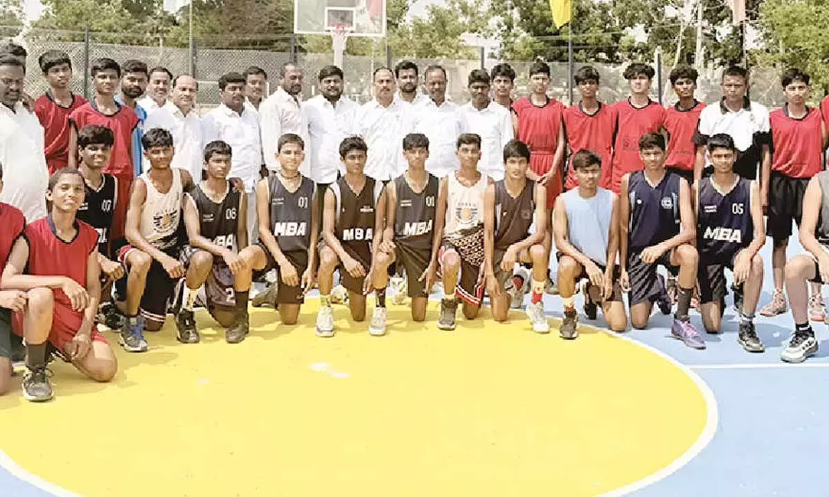 MLA गंद्रा ने भूपालपल्ली स्टेडियम में कबड्डी मैट का उद्घाटन किया