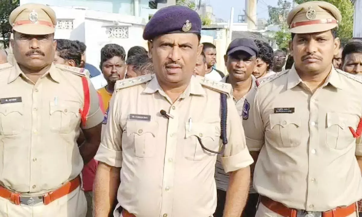 Telangana: कागजनगर पुलिस ने ट्रैफिक नियम तोड़ने वालों पर कार्रवाई करते हुए 48 गाड़ियों पर जुर्माना लगाया