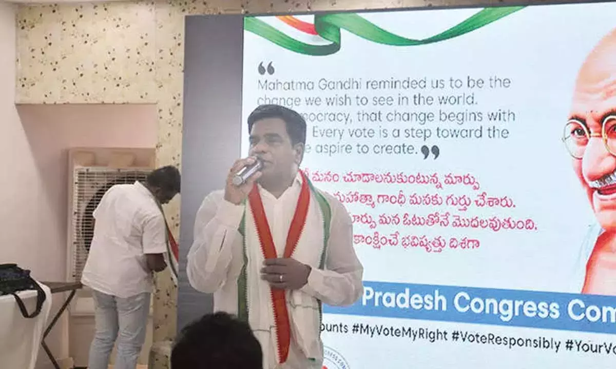 Telangana: डांडे विट्ठल ने वोटर लिस्ट में बदलाव के लिए कांग्रेस की तैयारी पर सतर्कता बरतने को कहा Telangana: डांडे विट्ठल ने वोटर लिस्ट में बदलाव के लिए कांग्रेस की तैयारी पर सतर्कता बरतने को कहा
