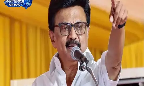 Tamil Nadu में विवाद के बीच DMK का नया कदम, कानूनी सहायता शुरू Tamil Nadu में विवाद के बीच DMK का नया कदम, कानूनी सहायता शुरू