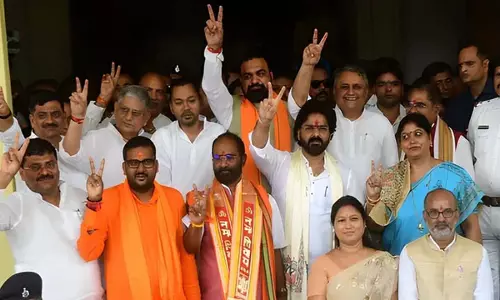 Bihar विधान परिषद चुनाव: नामांकन के अंतिम दिन राजनीतिक सरगर्मी चरम पर Bihar विधान परिषद चुनाव: नामांकन के अंतिम दिन राजनीतिक सरगर्मी चरम पर