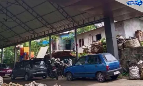 Kerala ; चिरक्कड़वु पंचायत में आंगनवाड़ी सह कल्चरल सेंटर बना पार्किंग स्थल Kerala ; चिरक्कड़वु पंचायत में आंगनवाड़ी सह कल्चरल सेंटर बना पार्किंग स्थल