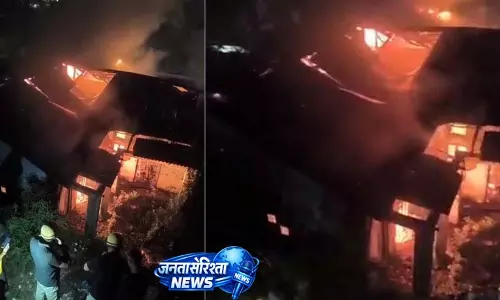 पुराना BDO ऑफिस राख, देर रात उठी लपटों मचाया तांडव पुराना BDO ऑफिस राख, देर रात उठी लपटों मचाया तांडव