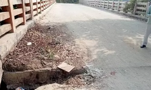 Kerala : बरवा घाट पुल के टूटे एप्रोच पथ से लोगों की आवागमन मुश्किल Kerala : बरवा घाट पुल के टूटे एप्रोच पथ से लोगों की आवागमन मुश्किल
