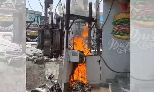 Muktsar साहिब के मसीत वाला चौक में ट्रांसफार्मर में धमाका, आग की लपटों से फैली दहशत Muktsar साहिब के मसीत वाला चौक में ट्रांसफार्मर में धमाका, आग की लपटों से फैली दहशत
