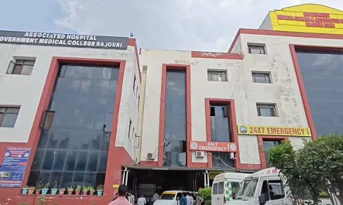 Rajouri: जीएमसी राजौरी में महिला की मौत के बाद दो स्वास्थ्यकर्मी निलंबित