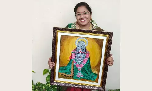 खाली बोतलों को बनाया आर्टवर्क, महिला ने क्रिएटिविटी से बनाई नई पहचान और आमदनी खाली बोतलों को बनाया आर्टवर्क, महिला ने क्रिएटिविटी से बनाई नई पहचान और आमदनी