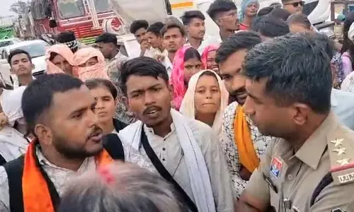 ATKT जबरन देने का आरोप, परीक्षा परिणाम में गड़बड़ी को लेकर हंगामा ATKT जबरन देने का आरोप, परीक्षा परिणाम में गड़बड़ी को लेकर हंगामा