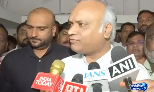 BJP-जेडी(एस) गठबंधन पर सवाल, राज्यसभा उम्मीदवार को लेकर कांग्रेस का तंज BJP-जेडी(एस) गठबंधन पर सवाल, राज्यसभा उम्मीदवार को लेकर कांग्रेस का तंज
