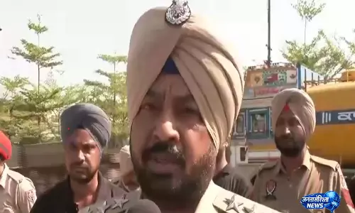 Amritsar में यूरिया और खाद की कमी को लेकर किसानों का विरोध-प्रदर्शन, सुरक्षा बढ़ाई गई Amritsar में यूरिया और खाद की कमी को लेकर किसानों का विरोध-प्रदर्शन, सुरक्षा बढ़ाई गई