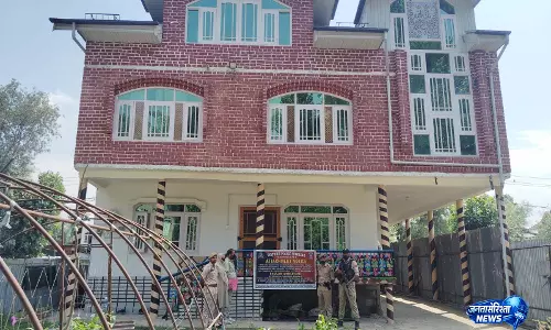 श्रीनगर पुलिस ने NDPS एक्ट के तहत 4 करोड़ की संपत्ति जब्त की श्रीनगर पुलिस ने NDPS एक्ट के तहत 4 करोड़ की संपत्ति जब्त की