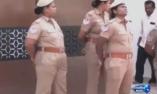 TVK सरकार को निशाना बनाने वाले कथित वीडियो के मामले में चेन्नई पुलिस ने यूट्यूबर मारिधास को हिरासत में लिया TVK सरकार को निशाना बनाने वाले कथित वीडियो के मामले में चेन्नई पुलिस ने यूट्यूबर मारिधास को हिरासत में लिया