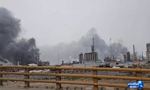 इज़राइली सेना ने Iran के माहशहर पेट्रोकेमिकल प्लांट पर हवाई हमलों की पुष्टि की इज़राइली सेना ने Iran के माहशहर पेट्रोकेमिकल प्लांट पर हवाई हमलों की पुष्टि की