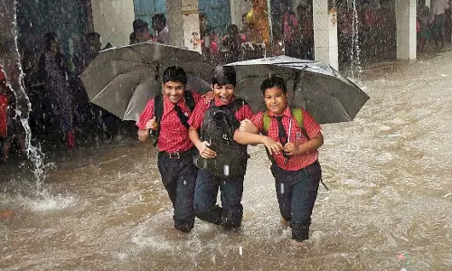 Heavy rain: मंगलवार को तीन जिलों में शिक्षण संस्थानों में छुट्टी घोषित Heavy rain: मंगलवार को तीन जिलों में शिक्षण संस्थानों में छुट्टी घोषित