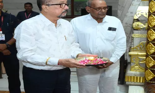 राज्यपाल रमेन डेका ने श्री राम मंदिर में की पूजा-अर्चना