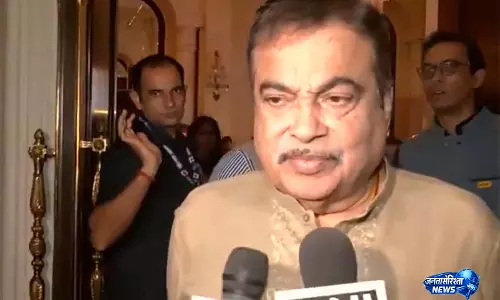 Rahveers को मिलेगा 25,000 रुपये का इनाम: नितिन गडकरी ने सड़क सुरक्षा की नई योजनाओं की घोषणा की Rahveers को मिलेगा 25,000 रुपये का इनाम: नितिन गडकरी ने सड़क सुरक्षा की नई योजनाओं की घोषणा की