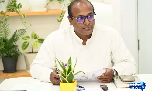 उत्तराखंड के CEO पुरूषोत्तम ने सीएम धामी को गणना प्रपत्र सौंपा
