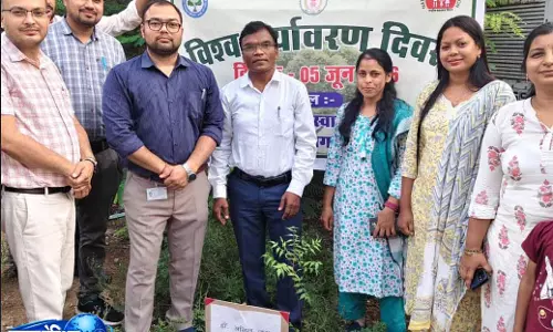 विश्व पर्यावरण दिवस पर CMHO कार्यालय परिसर में हुआ पौधरोपण विश्व पर्यावरण दिवस पर CMHO कार्यालय परिसर में हुआ पौधरोपण